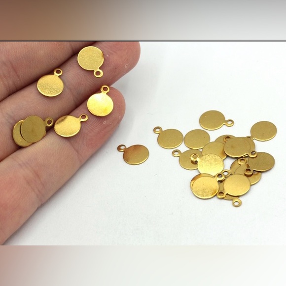 100 Brass Mini Round Charms, Round Tag Pendant, Circle Charm, Earring Pendant - Picture 1 of 2